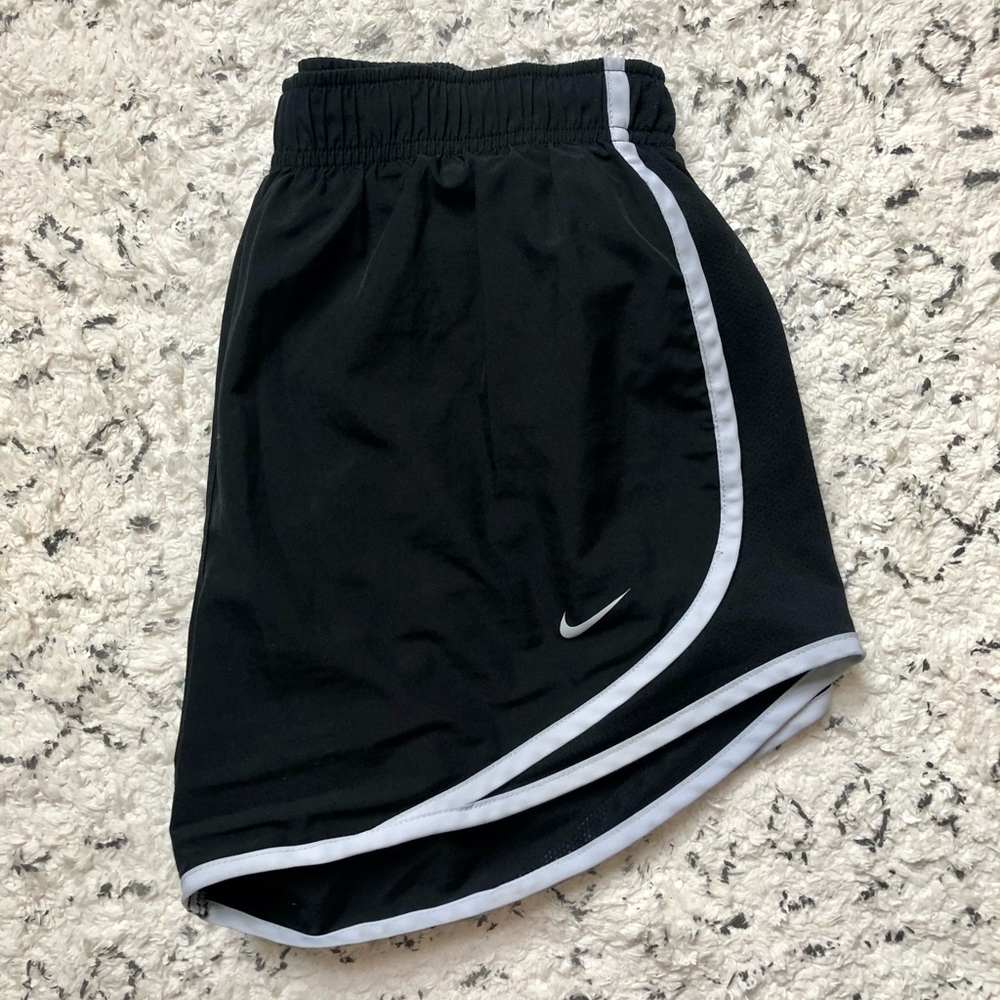 🖤 nike dri-fit black and white shorts